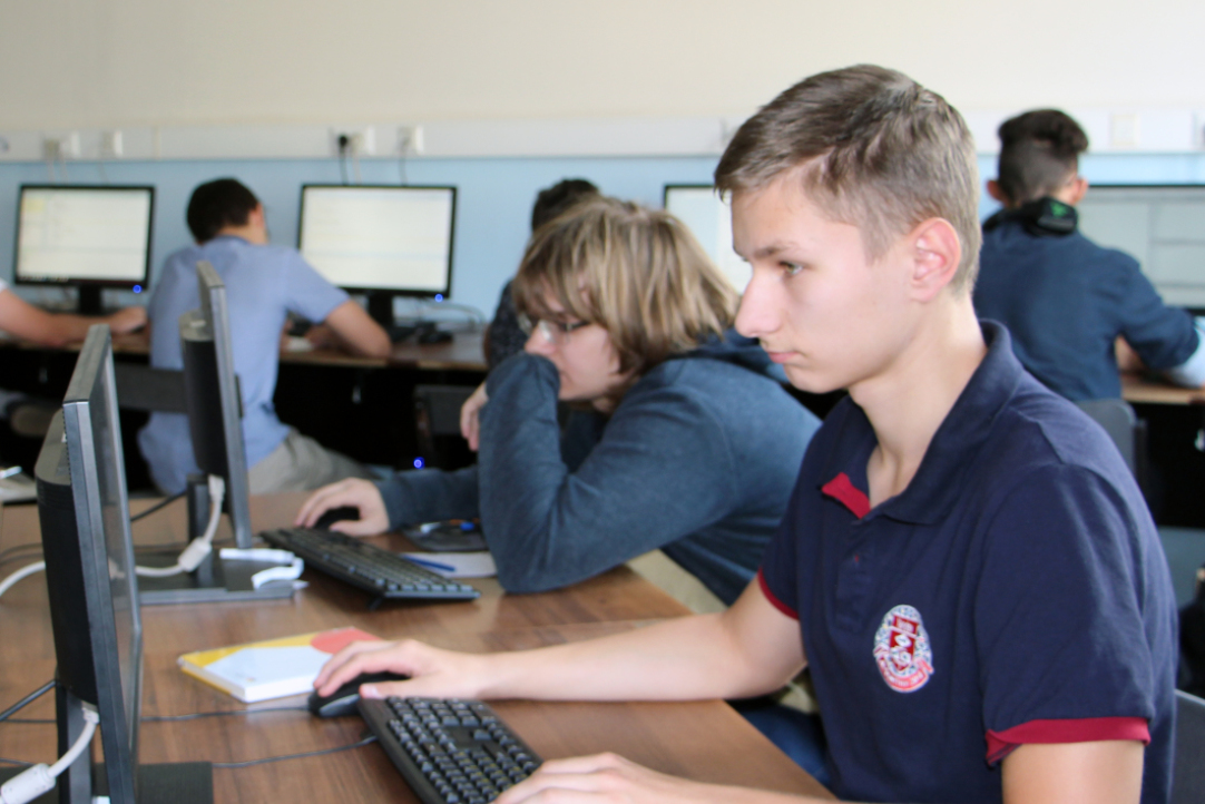 Студенты Вышки начали новый сезон олимпиад по программированию на Личном первенстве ФКН