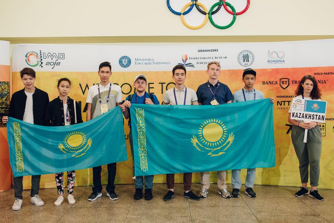 Kazakhstan Team at the 2018 IMO. Faculty of Computer Science Freshman Alexei Tsekhovoy is pictured third from the right. / © Faculty of Computer Science