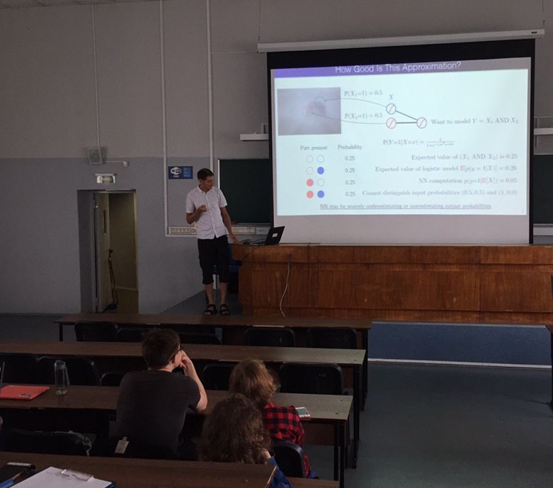 Иллюстрация к новости: Зарубежные коллеги Александр Шеховцов (Czech Technical University in Prague) и Бельхаль Карими (Ecole Polytechnique & INRIA) представили доклады по актуальным проблемам машинного обучения