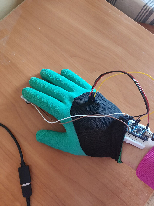 прототип перчатки на Arduino