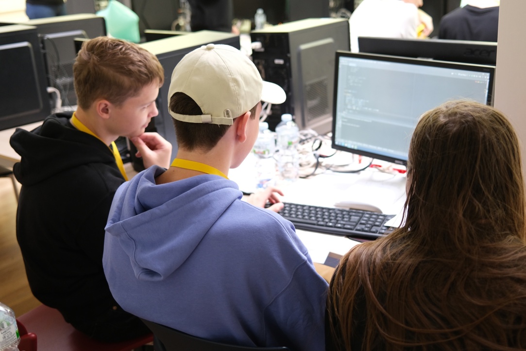 На факультете компьютерных наук 23 октября прошёл финал московской командной олимпиады школьников по программированию