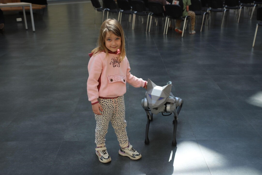 Робокошка и копия R2D2: кого еще можно было почесать за ухом на фестивале робототехники ФКН ВШЭ