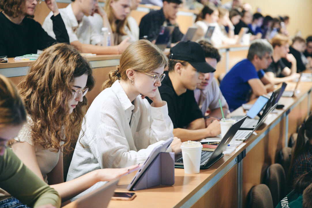 Студенты со всей России пройдут интенсив по компьютерным наукам от ВШЭ и «Яндекса»