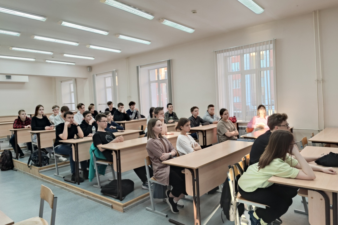 Преподаватели ФКН провели первый интенсив по олимпиадному программированию для школьников Саранска