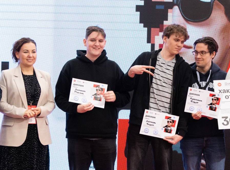 Студенты ФКН заняли призовое место на хакатоне от HeadHunter