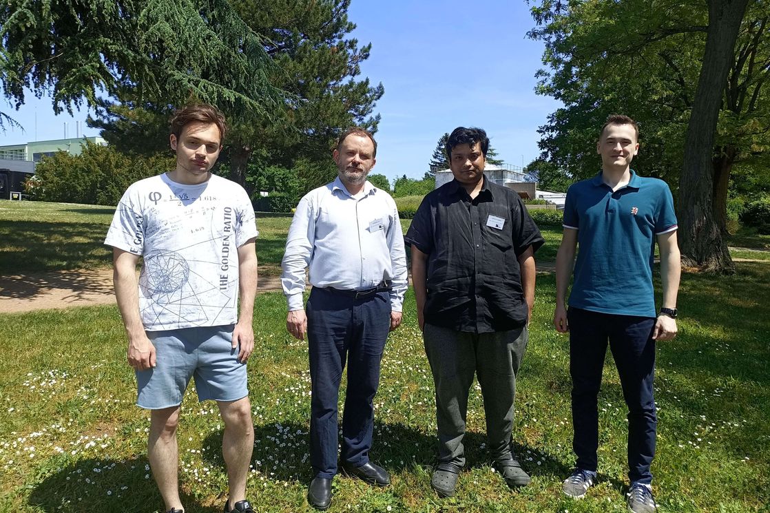 Сотрудники лаборатории на весенней школе "Invariants in Algebraic Geometry", Institut de Mathématiques de Bourgogne, Дижон, Франция, май 2022
